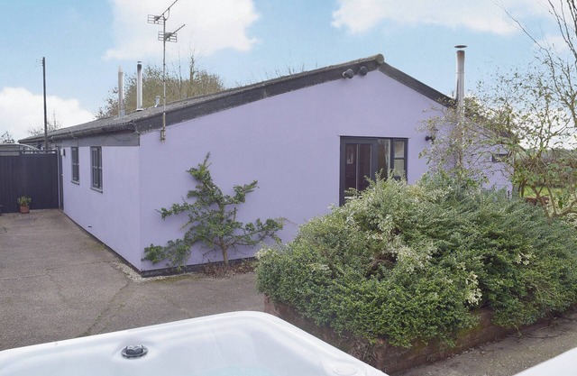 2 bedroom accommodation in Debenham, near Framlingham