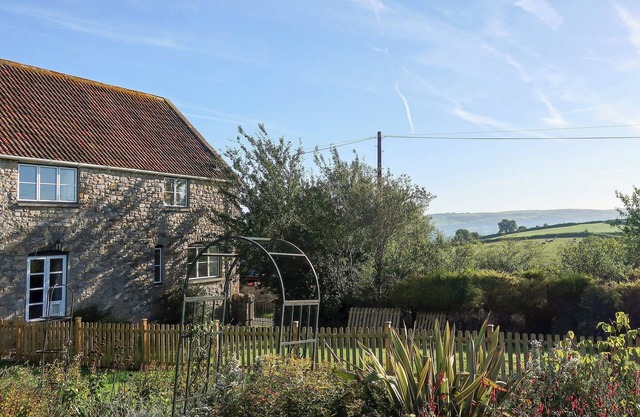 2 bedroom accommodation in Weare, near Axbridge