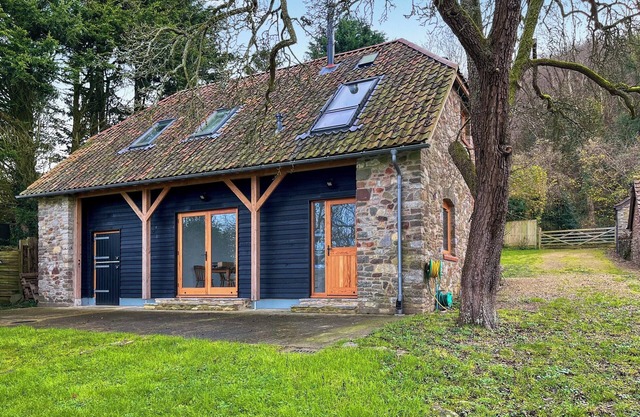 2 bedroom accommodation in Clevedon