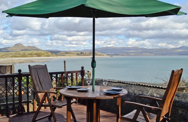 2 bedroom accommodation in Criccieth