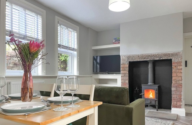 2 bedroom accommodation in Cromford