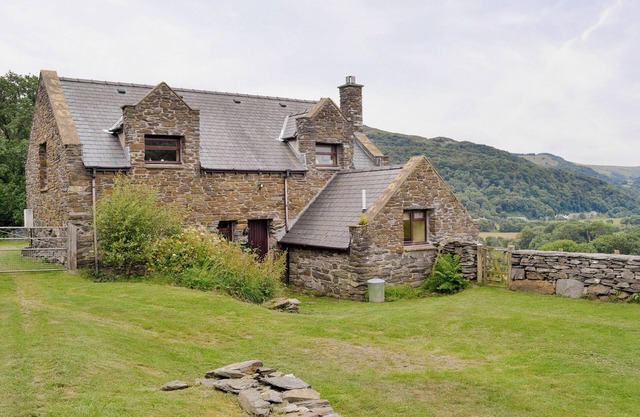 2 bedroom accommodation in Arthog, near Dolgellau