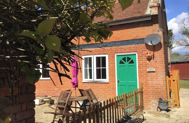 2 bedroom accommodation in Falkenham