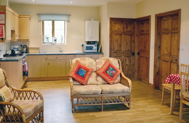 2 bedroom accommodation in Nettleton