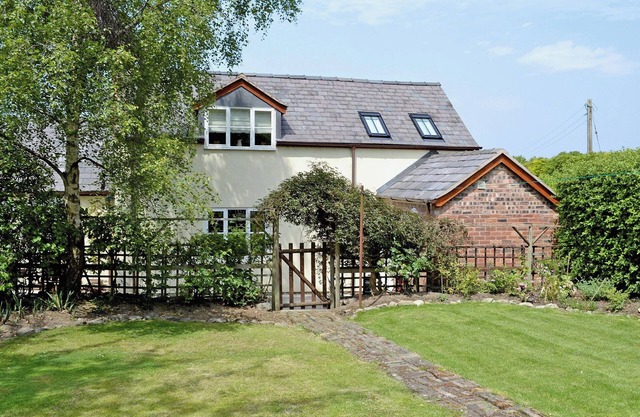 2 bedroom accommodation in Dobshill, near Chester