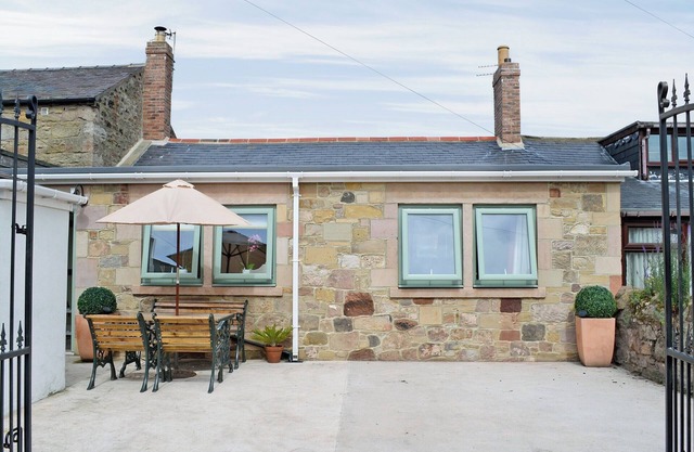 2 bedroom accommodation in Seahouses