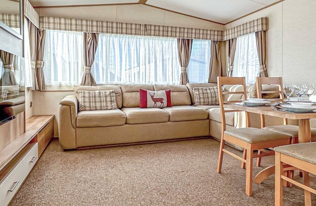 2 bedroom accommodation in Newbridge, Nr Yarmouth