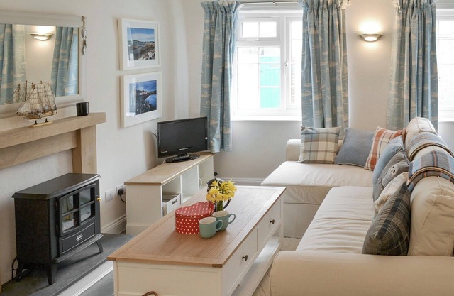 2 bedroom accommodation in Instow, near Bideford
