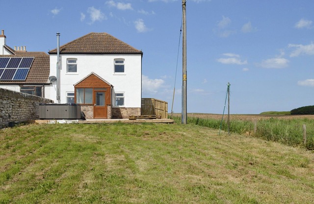 2 bedroom accommodation in Bempton, near Bridlington