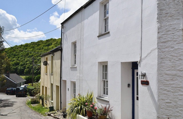 2 bedroom accommodation in Calstock