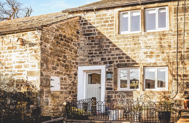 2 bedroom accommodation in Haworth