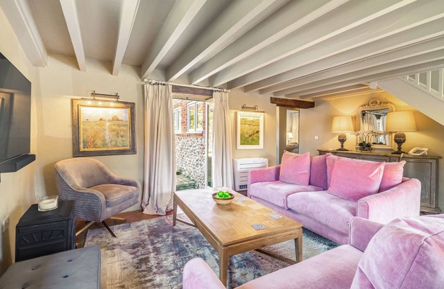 2 bedroom accommodation in Langham