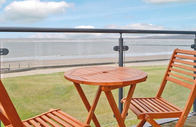 2 bedroom accommodation in Heddfan, Millenium Quay