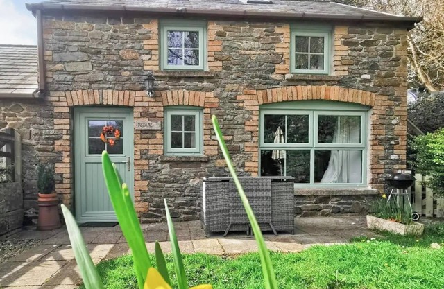 2 bedroom accommodation in Llannon, Llanelli