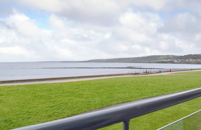 2 bedroom accommodation in Llanelli