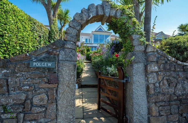 2 bedroom accommodation in Marazion