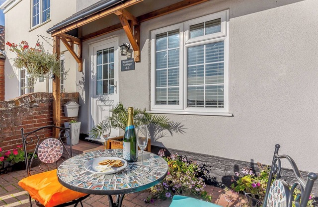 2 bedroom accommodation in Reedham