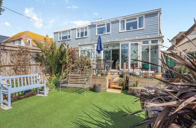 2 bedroom accommodation in Seaford