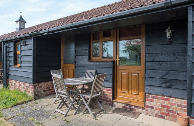 2 bedroom accommodation in St Osyth