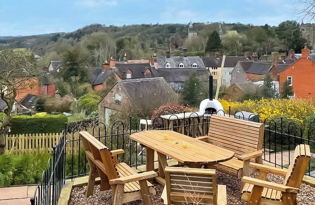2 bedroom accommodation in Alton