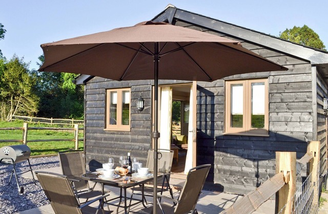 2 bedroom accommodation in Whatlington, near Battle