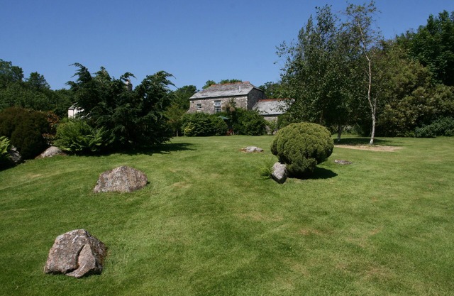 2 Bedroom Accommodation in Two Acres Of Gardens on edge of village of Blisland