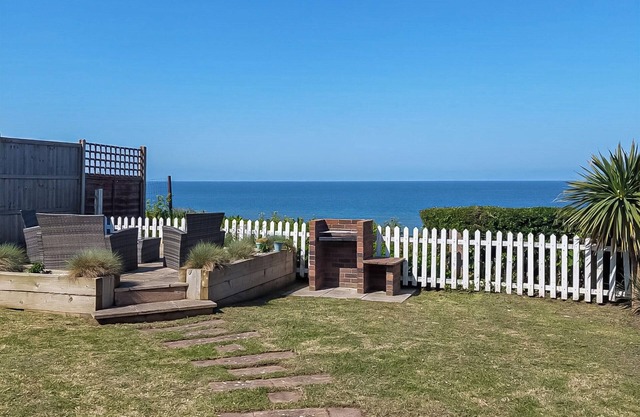 2 bedroom accommodation in East Runton, near Cromer
