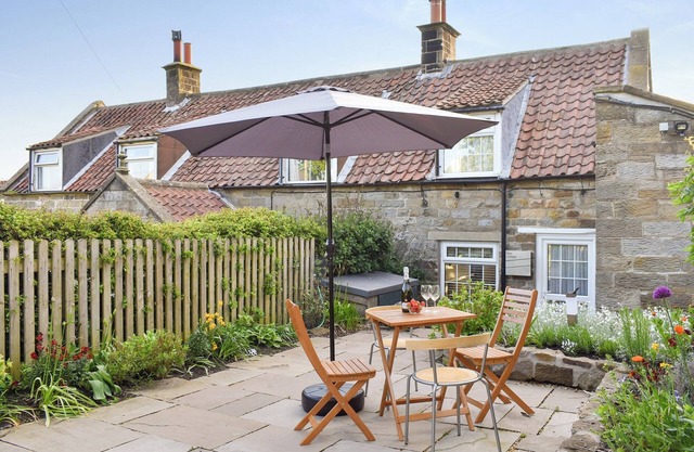 2 bedroom accommodation in Egton