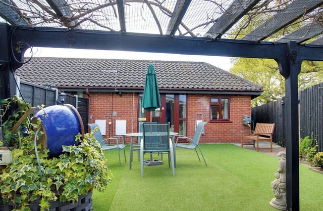 2 bedroom accommodation in Hamble