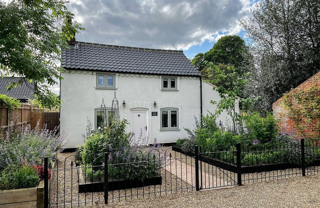 2 bedroom accommodation in Norton Subcourse, near Norwich