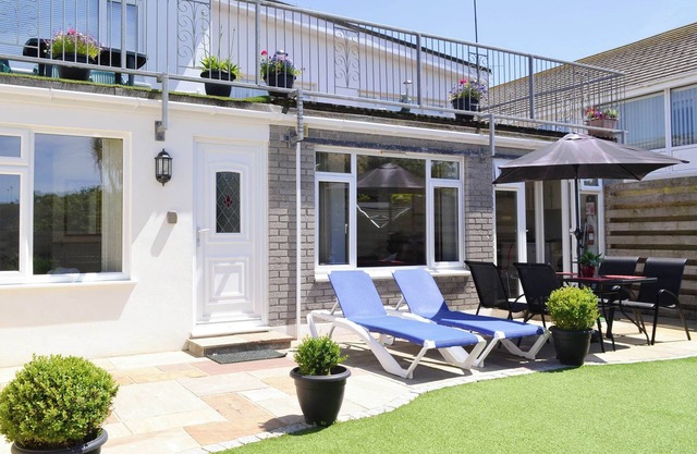 2 bedroom accommodation in Porth, near Newquay