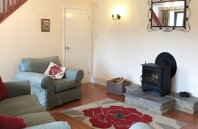 2 bedroom accommodation in Glanvilles Wootton, near Sherborne