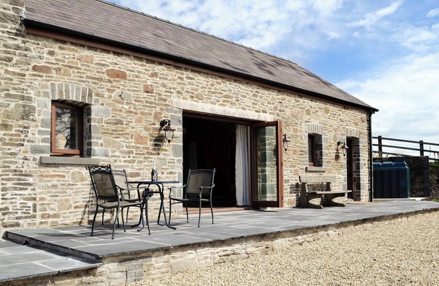 2 bedroom accommodation in Felindre, near Swansea