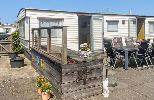 2 bedroom amazing home in Makkum