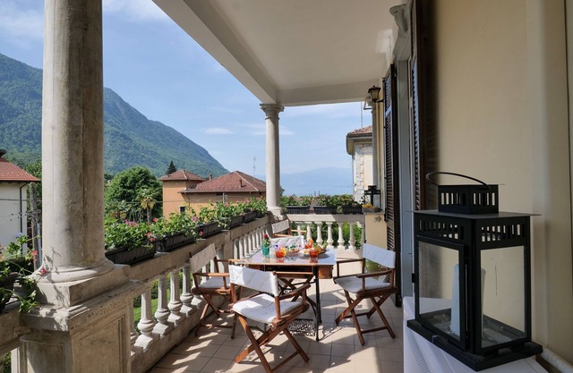2-bedroom apartment with 2 balconies, air condition and wonderful views of the lake