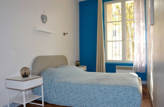 2 bedroom apartment, between SNCF station and hypercentre