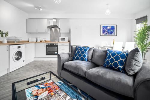 2 Bedroom Apartment - Free Private Parking - Netflix & Wifi - Top Rated - 52C