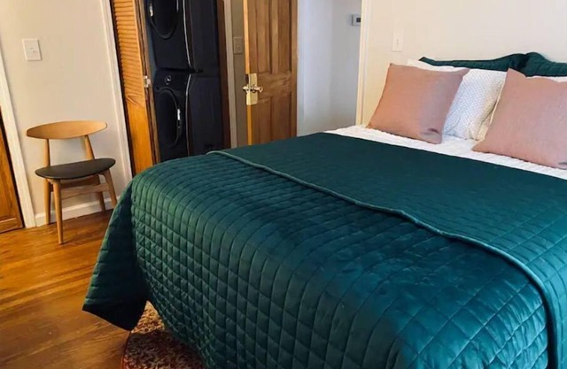 2 Bedroom Apartment in Downtown Flint.