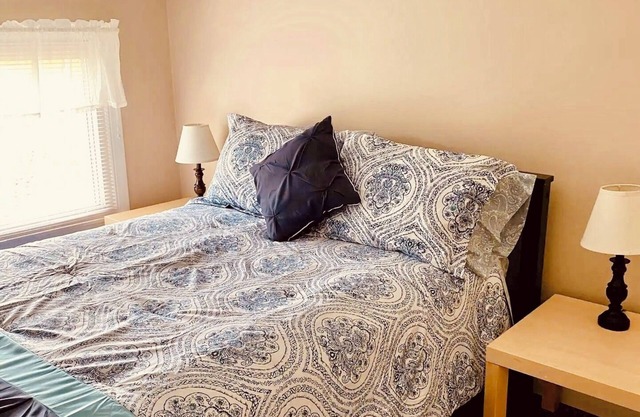 2-bedroom apartment just a short walk from the Saint Lawrence River.n