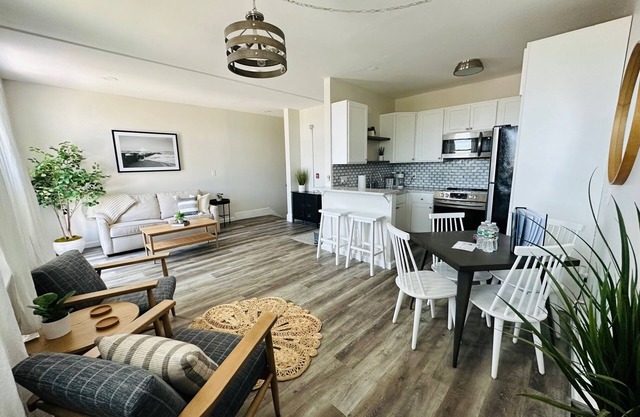 2 Bedroom Apartment on Top Floor in Portland's West End
