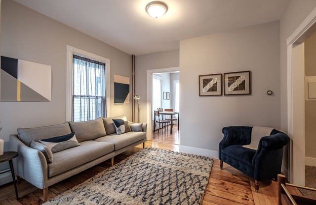 2 Bedroom Apartment Unit In Portland's Historic West End Neighborhood