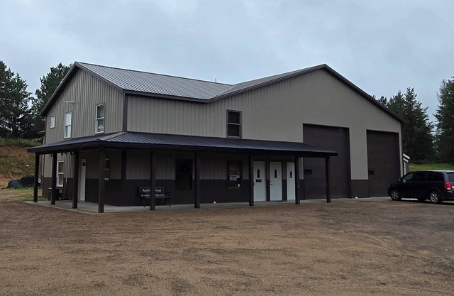 2 Bedroom apartment upstairs with laundry .