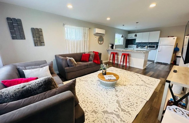 2 Bedroom apartment - urban chic at its finest!