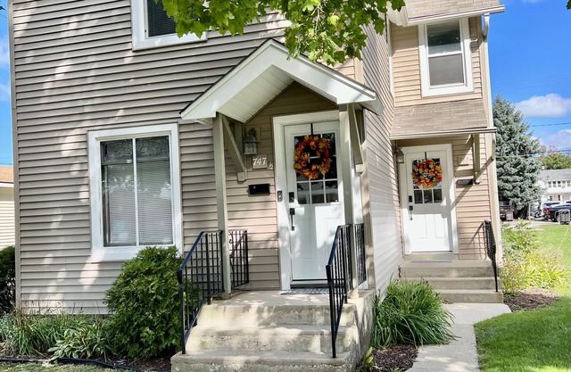 2 Bedroom Apartment Walking distance to downtown Lake Geneva