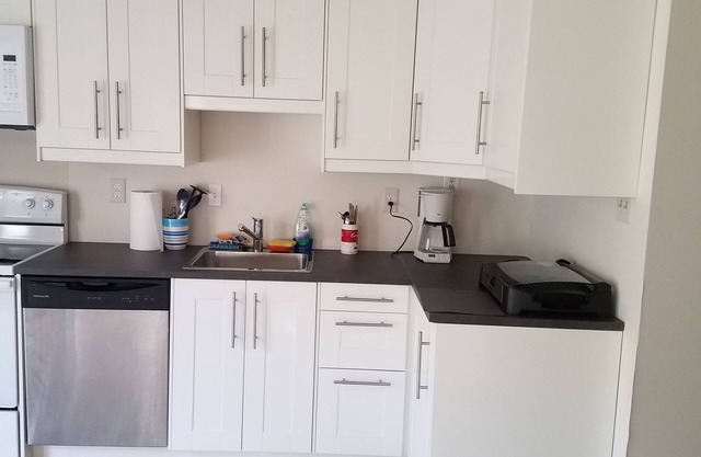 2-bedroom apartment with WiFi, AC in amazing Bethesda
