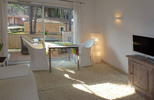 2-bedroom apartment with large terrace - Saint-Tropez (700 m) - beach (300 m)