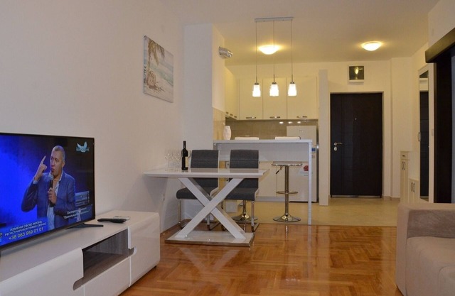 2-bedroom apartment with a seaview "Podmaine 70"