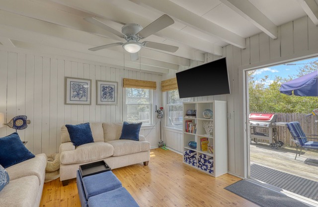 2 Bedroom Apt. in Ocean Bay Park, walk to beach and entertainment