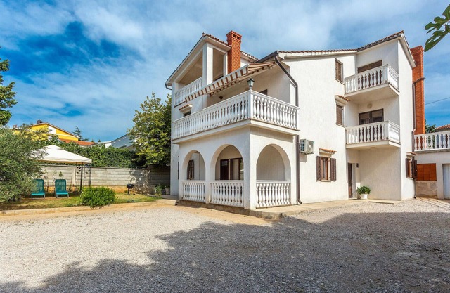 2 bedroom awesome apartment in Omisalj