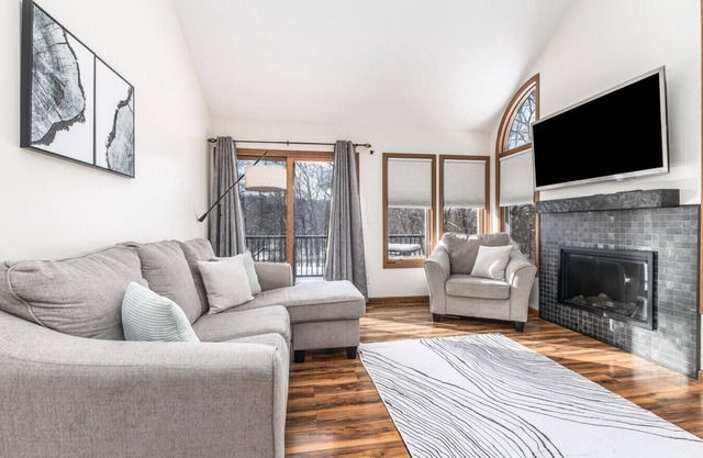 2 Bedroom, beautiful end unit